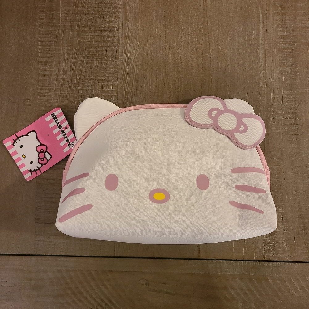 Hello Kitty Pink Carry Case w/ LED Makeup Mirror and Cosmetic Bag Set - Picture 4 of 9